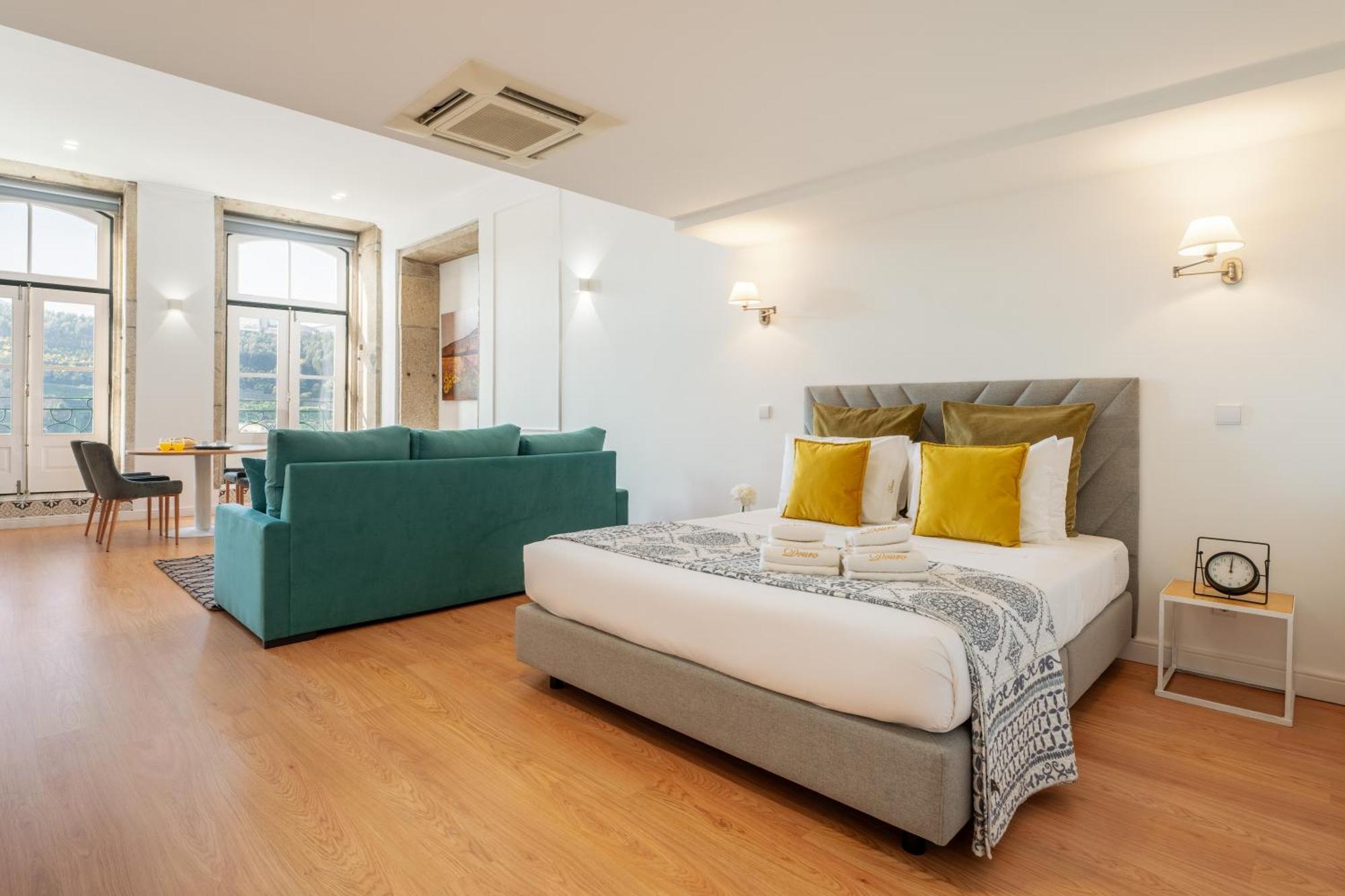 Amazing Studio Douro River Views Porto Luaran gambar