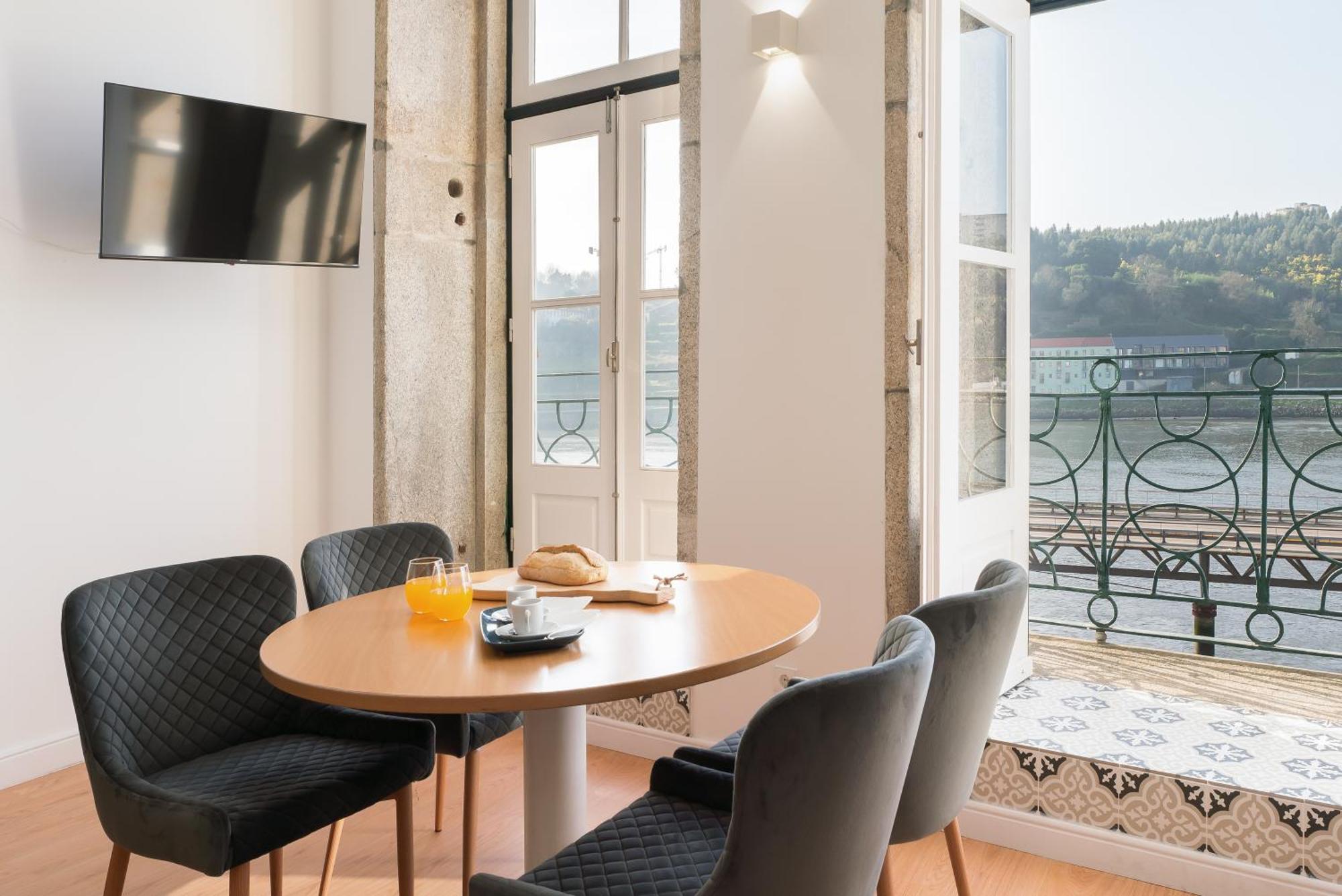 Amazing Studio Douro River Views Porto Luaran gambar
