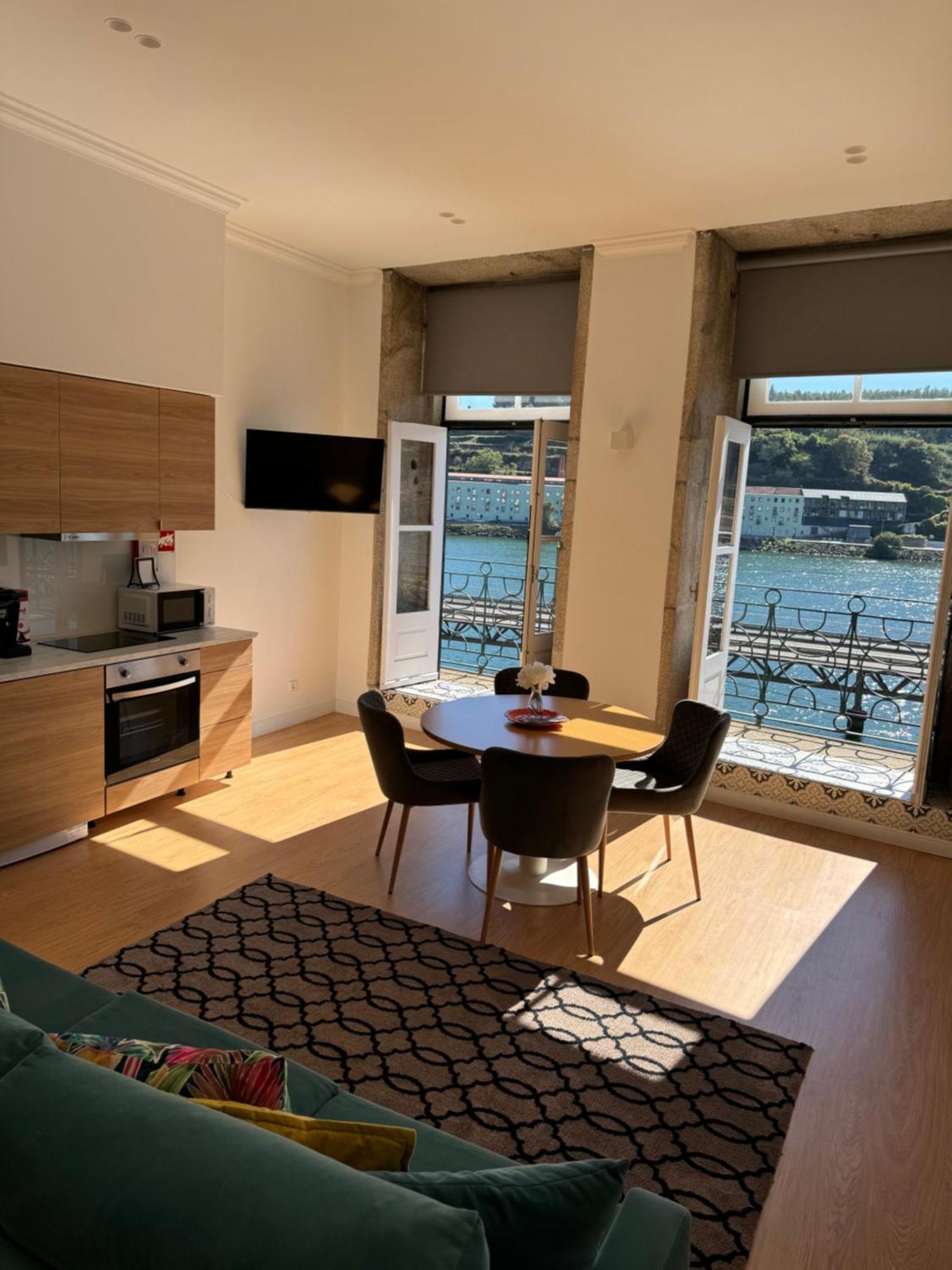 Amazing Studio Douro River Views Porto Luaran gambar